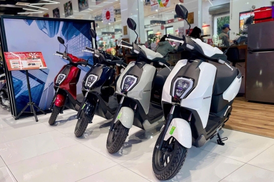 Loạt xe máy điện giảm giá mạnh để thu hút người dùng, có mẫu ưu đãi tới 17 triệu đồng