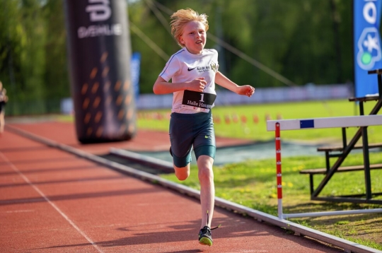 Chấn động: Thần đồng 12 tuổi Na Uy vừa xác lập kỉ lục chạy bộ mới