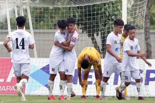 Thắng đậm Long An, U17 Bình Dương tranh chấp vé đi tiếp với Hà Nội