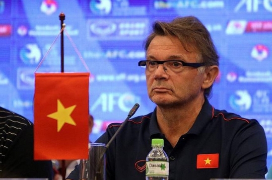 HLV Troussier đổ bể tham vọng dự World Cup cùng bóng đá Việt Nam