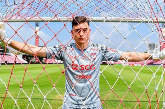 Muangthong Utd chính thức kiện Đặng Văn Lâm lên FIFA