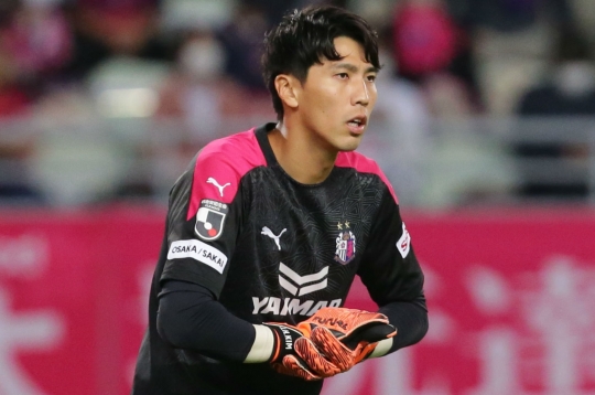 Đối thủ cạnh tranh với Văn Lâm lại mắc sai lầm khiến Osaka thua ngược