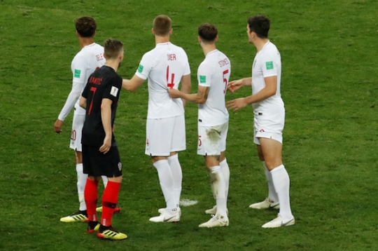 ‘Xe lửa tình yêu’ - bài đá phạt của người Anh đi vào lịch sử World Cup