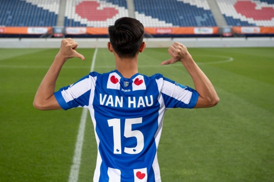 SC Heerenveen trả lương cực khủng cho Đoàn Văn Hậu