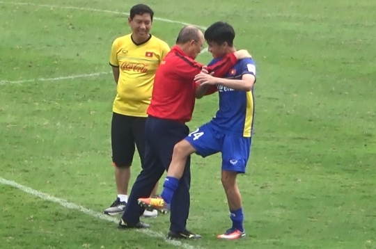 VIDEO: HLV Park định đấu 'Judo' với Phan Thanh Hậu