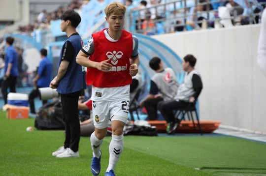 Công Phượng bị gạch tên, Incheon hòa may mắn Seongnam