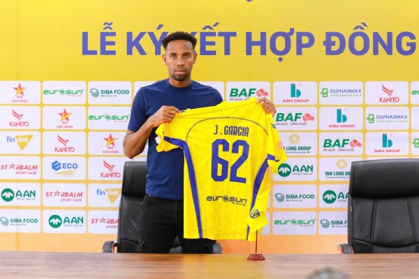 Ngoại binh của SLNA lên ĐTQG để đá vòng loại World Cup