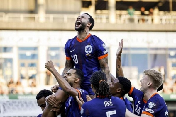 Cựu sao MU tỏa sáng, Hà Lan thắng vất vả tại vòng loại World Cup