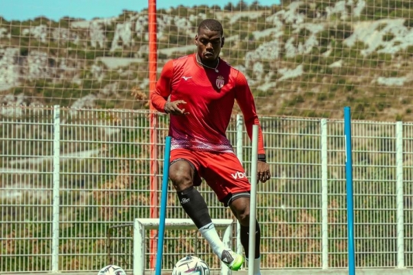 Rõ nguyên nhân khiến Pogba vẫn chưa thể thi đấu dù lệnh cấm đã hết