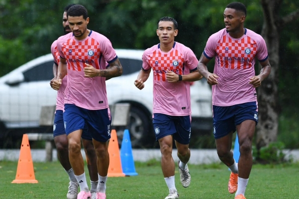 HLV Harry Kewell truyền cảm hứng trong ngày đầu gặp mặt cầu thủ CLB Hà Nội