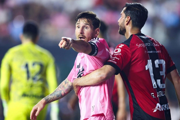 Messi xin lỗi đối thủ sau hành động ăn mừng quá khích