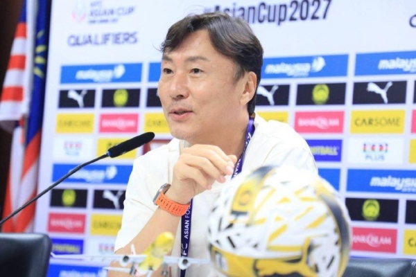 HLV Lào thừa nhận bất lực trước sức mạnh của Malaysia