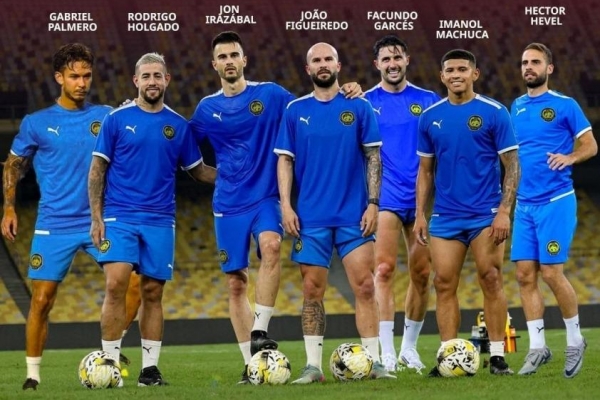 FIFA phanh phui bê bối 5 cầu thủ Malaysia được cấp hộ chiếu trong ngày