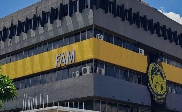 Hé lộ 'cuốn sổ tay bí mật' thao túng cả LĐBĐ Malaysia