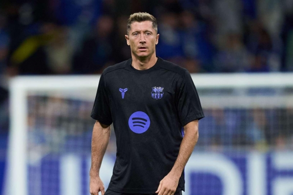 Bạn thân Lewandowski phá kỷ lục không tưởng tại Barca