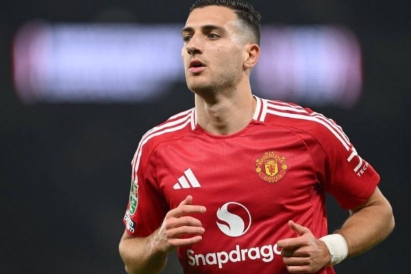 Ngôi sao MU chỉ trích lối chơi của Quỷ Đỏ