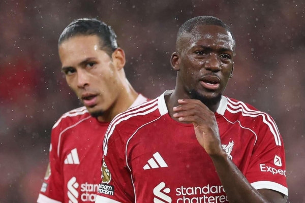 Đội trưởng Liverpool khuyên đồng đội từ chối Real Madrid