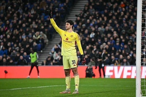 Thủ môn Senne Lammens chỉ ra điểm yếu 'chí mạng' của MU