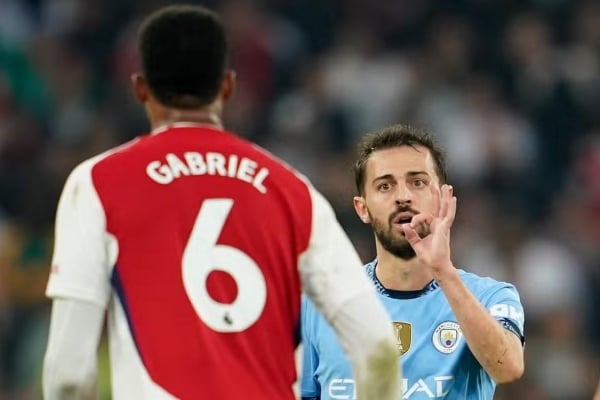 Bernardo Silva chế giễu Arsenal: 'Hôm nay chỉ có một đội chơi bóng'