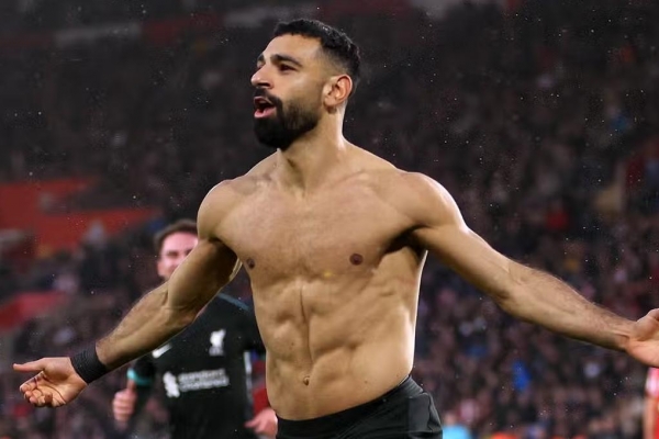 Arne Slot và CĐV Liverpool đồng loạt xin một điều từ Salah