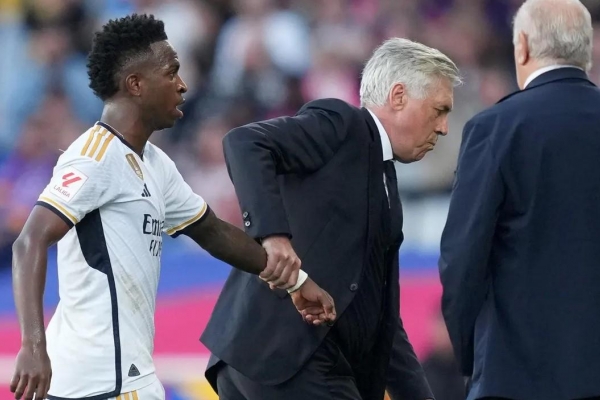 Ancelotti đứng trước 'ngã ba đường' vì Vinicius