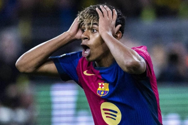 Lamine Yamal nhận đòn giáng cực mạnh tại Barca
