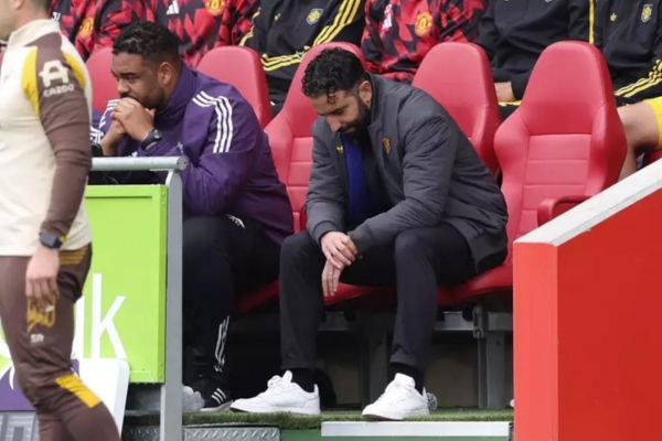 Fan MU giận dữ chỉ thẳng 2 cái tên cần loại ngay lập tức trận Brentford