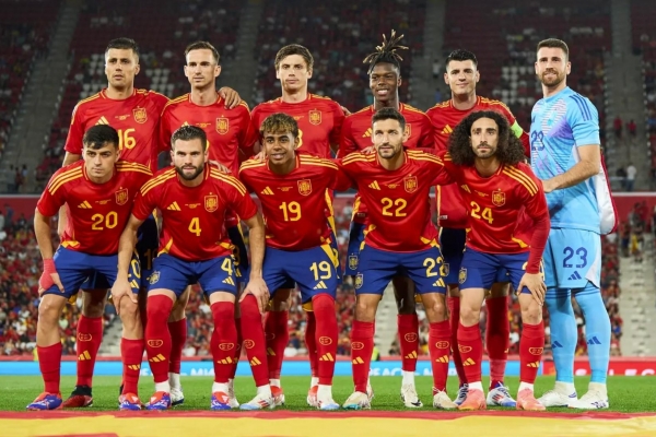 Tây Ban Nha bị FIFA và UEFA cấm thi đấu với một ĐT châu Âu