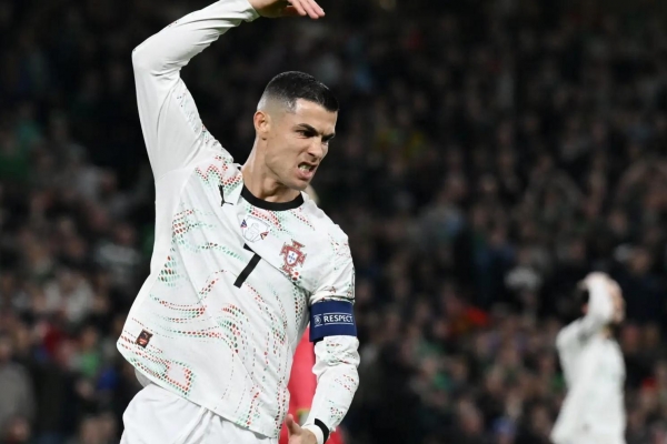 Tranh cãi thẻ đỏ của Cristiano Ronaldo