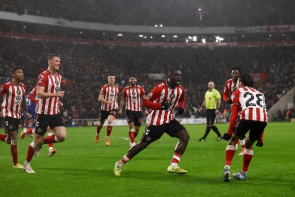 Sunderland ngược dòng thắng Bournemouth trong trận cầu nghẹt thở đầy VAR và thẻ phạt