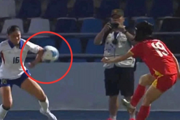 Tuyển Việt Nam bị trọng tài 'cướp trắng' quả penalty mười mươi?