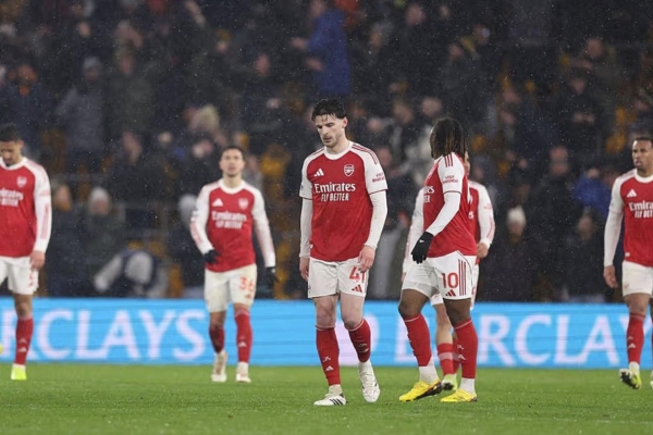 CĐV Arsenal đòi 'tống tiễn' ngay một cái tên sau trận hoà Wolves