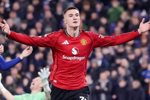 Đánh bại Everton, MU trở lại top 4 Ngoại hạng Anh