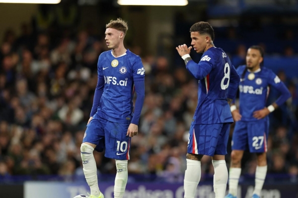 Cạn kiệt kiên nhẫn, Chelsea chốt giá bán tiền vệ 'không thể tin nổi'