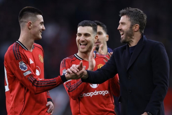 Carrick cực vui! MU đón cú hích lớn ở Ngoại hạng Anh