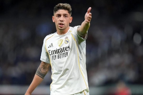 NÓNG: Mất kiên nhẫn, Valverde ẩu đả với sao Pháp tại Real Madrid
