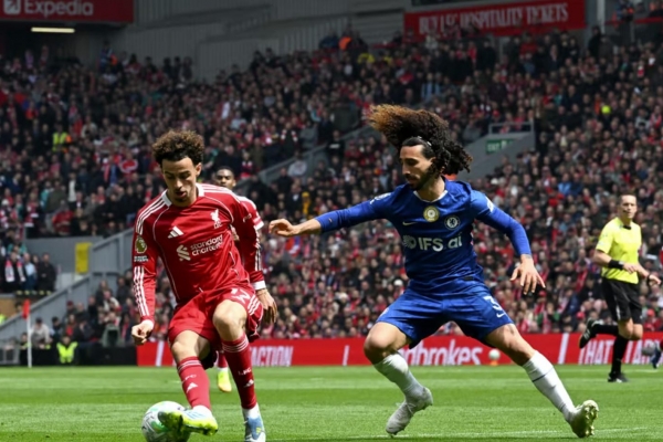Enzo lập siêu phẩm, Liverpool bị Chelsea cầm chân trong cuộc đua dự cúp C1