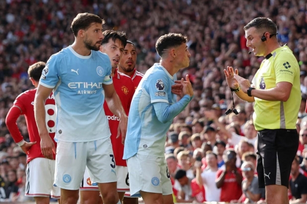 Tranh cãi thẻ đỏ của Phil Foden trận derby MU vs Man City