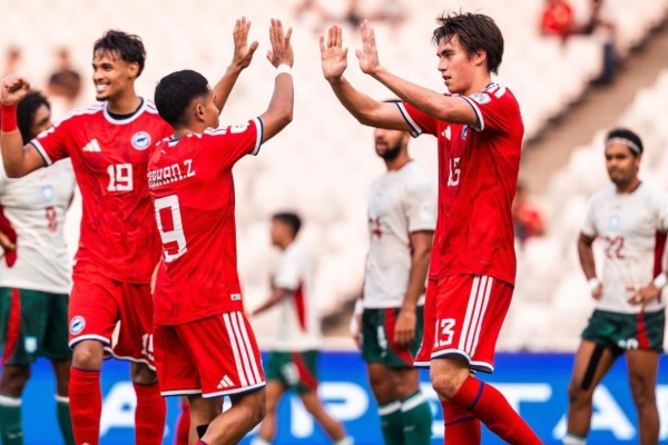 CĐV Singapore bất ngờ nhắc tên Việt Nam khi có 3 điểm đầu tiên ở FIFA ASEAN Cup