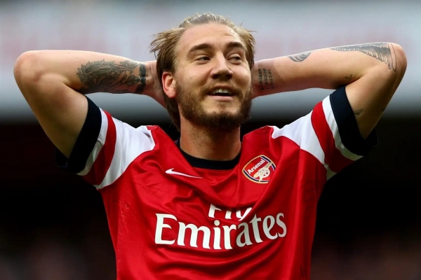 'Lord' Bendtner suýt bị hãm hại ngay trên phố