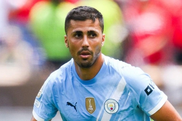 Barca ra giá lần hai cho Rodri, Man City đáp trả cực rắn