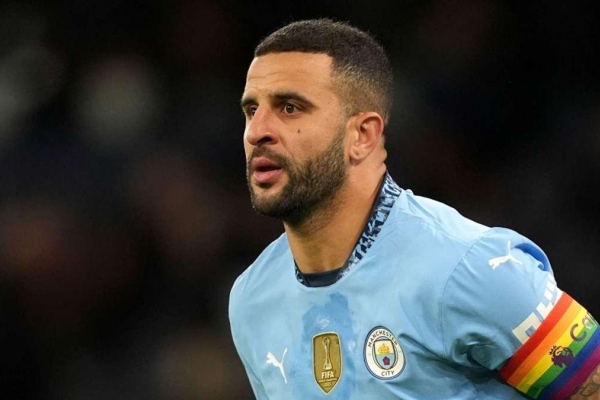 Walker bị fan Man City 'tế sống' khi đùa cợt về chuyện 115 cáo buộc