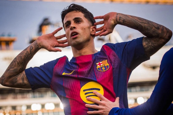 Joao Cancelo đáp trả chỉ trích: 'Giỏi thì bước vào sân đá đi'