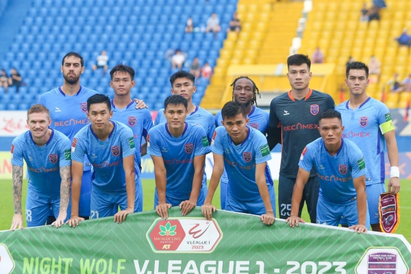 'Đại gia mới nổi' tại V-League liên tiếp nổ những 'bom tấn' trên TTCN