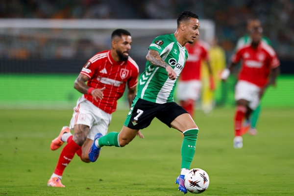 Antony tỏa sáng, Real Betis giữ lại 1 điểm quý giá