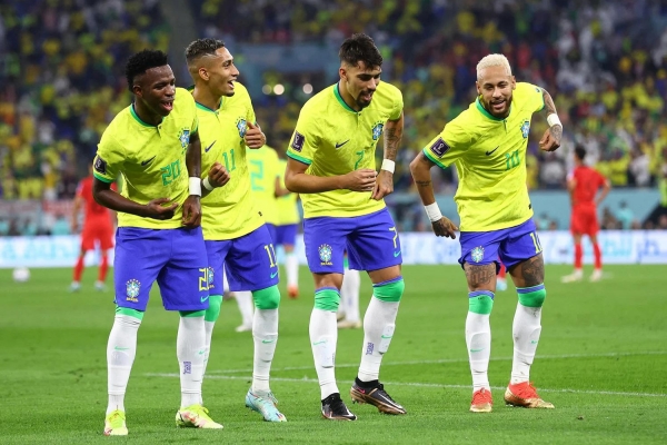 Tuyển Brazil gây chú ý với nghi thức độc lạ trước giờ xuất quân World Cup