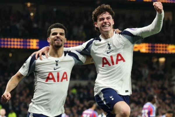 CHÍNH THỨC: Tottenham sở hữu huyền thoại Liverpool