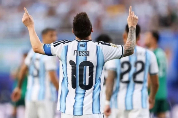 Đụng đến Messi, nữ phóng viên lập tức nhận kết đắng