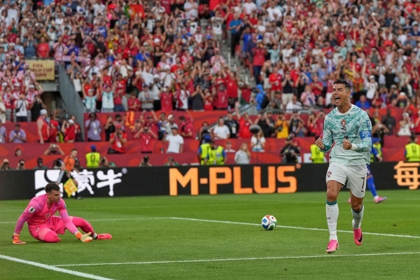 Báo chí thế giới nói gì sau trận Bồ Đào Nha - Croatia: VAR cứu Ronaldo, Modric chia tay trong cay đắng