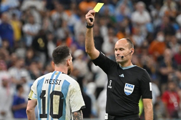 Ai sẽ là trọng tài bắt chính chung kết Argentina - Tây Ban Nha?